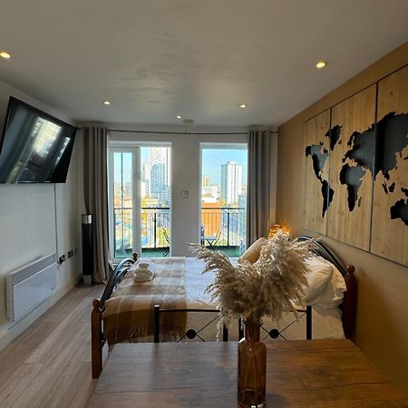 شقة Cozy Flat With Balcony لندن المظهر الخارجي الصورة